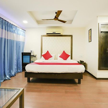 Oyo Hotel Dash Вадодара Экстерьер фото