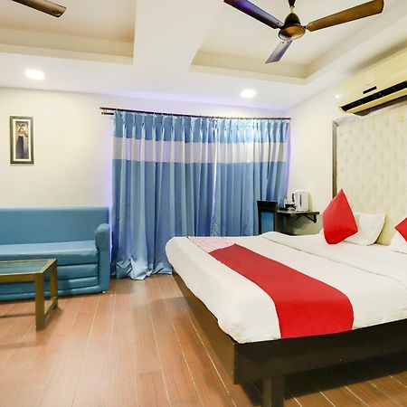 Oyo Hotel Dash Вадодара Экстерьер фото