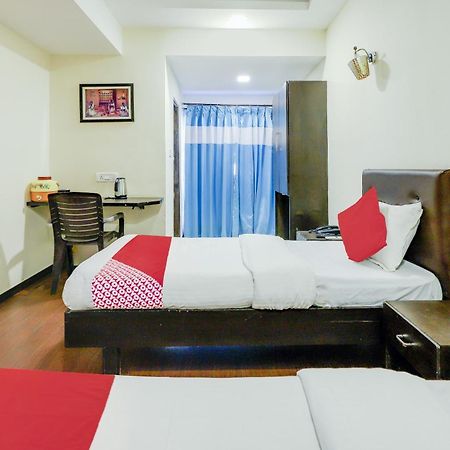 Oyo Hotel Dash Вадодара Экстерьер фото