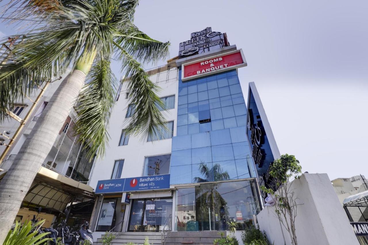 Oyo Hotel Dash Вадодара Экстерьер фото