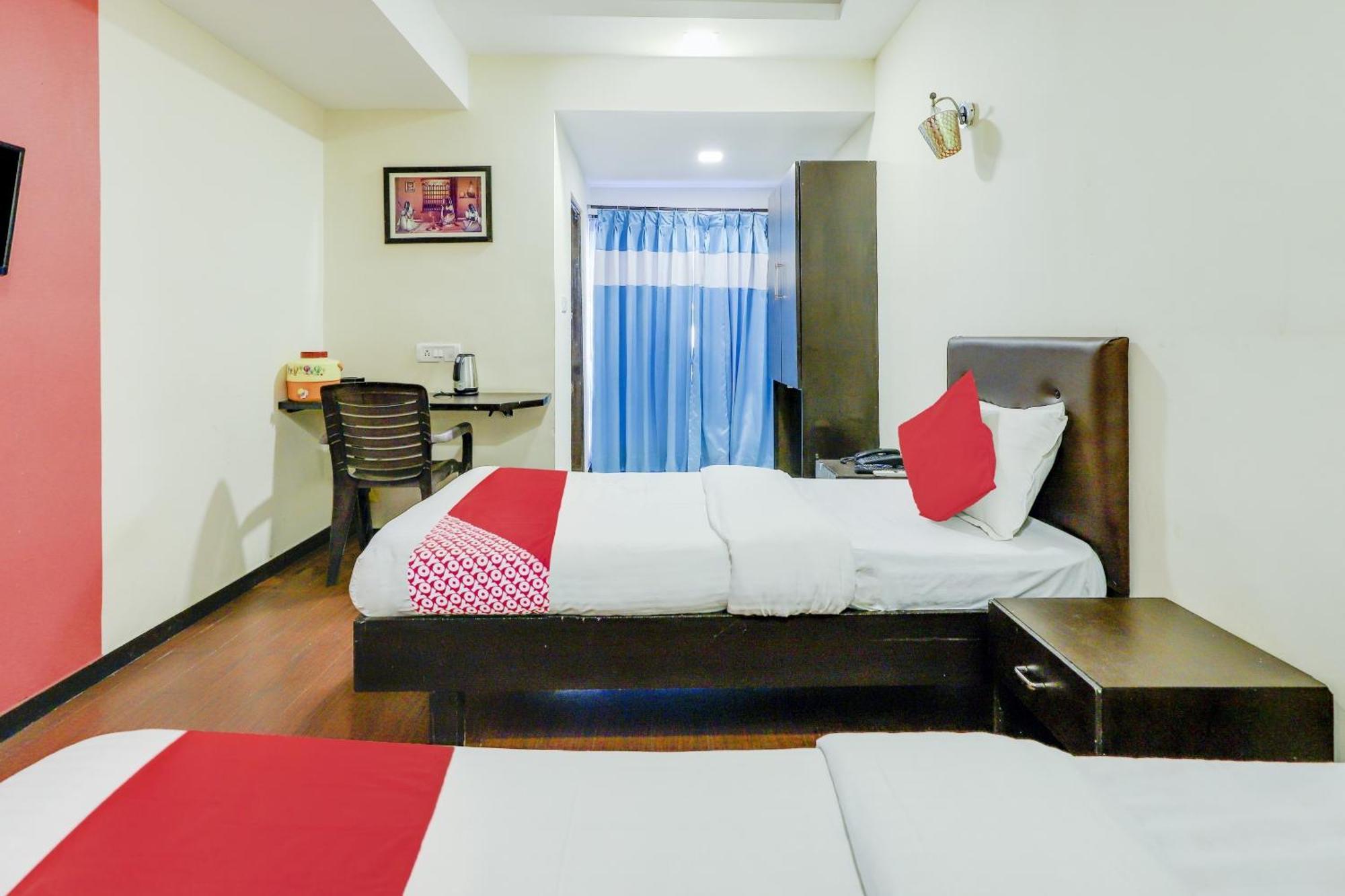 Oyo Hotel Dash Вадодара Экстерьер фото