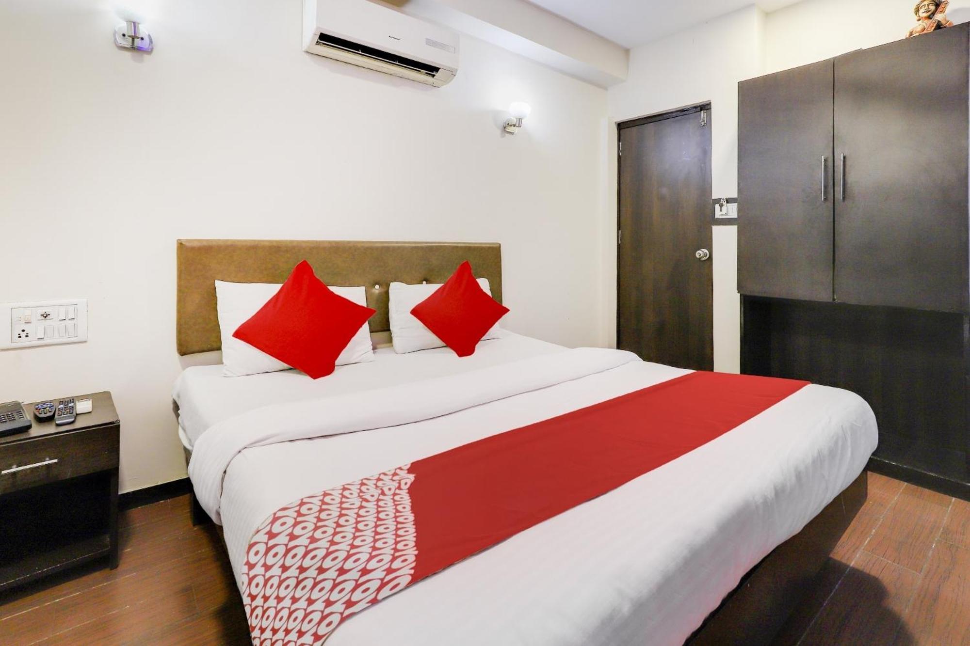Oyo Hotel Dash Вадодара Экстерьер фото
