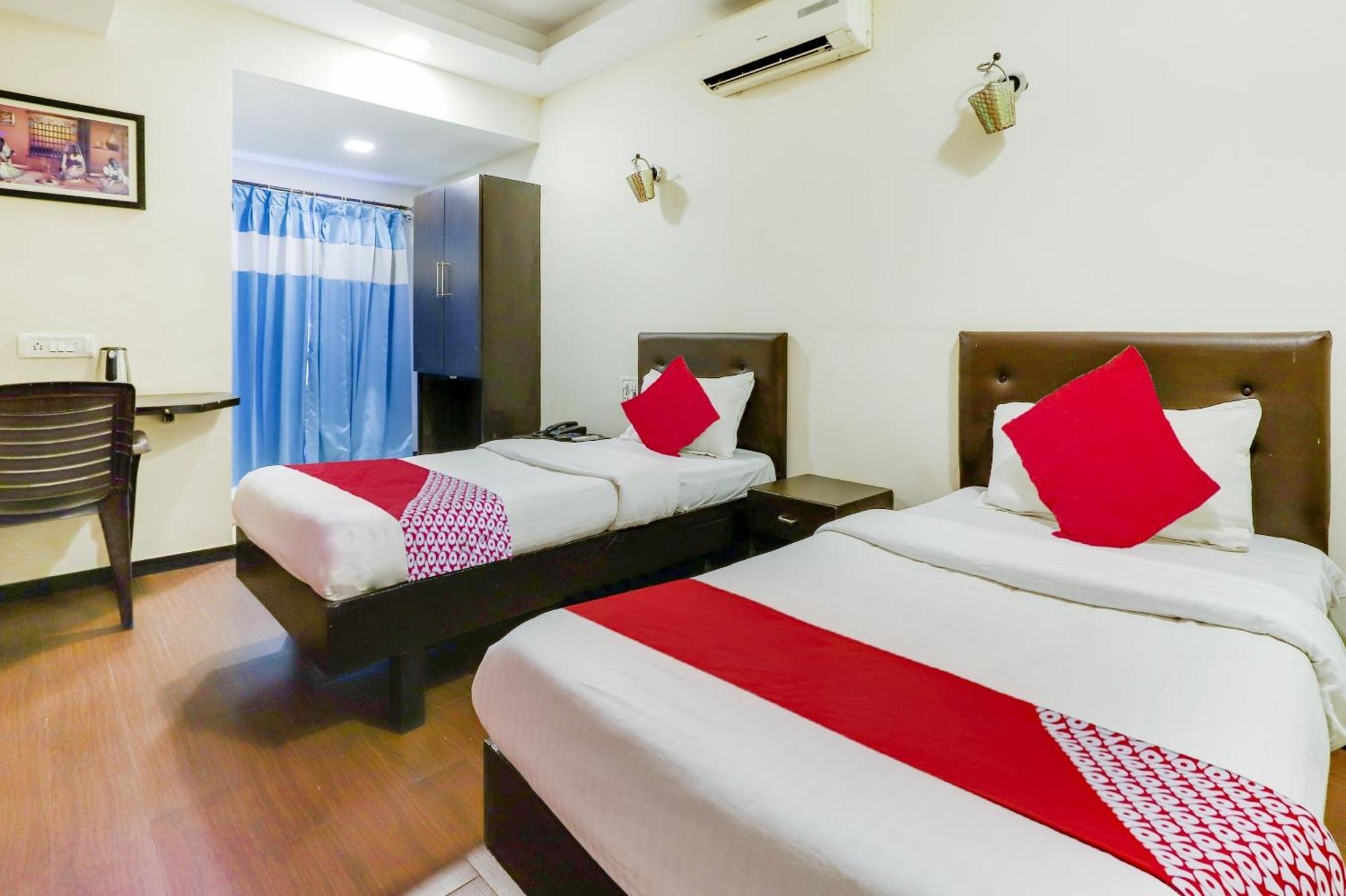 Oyo Hotel Dash Вадодара Экстерьер фото