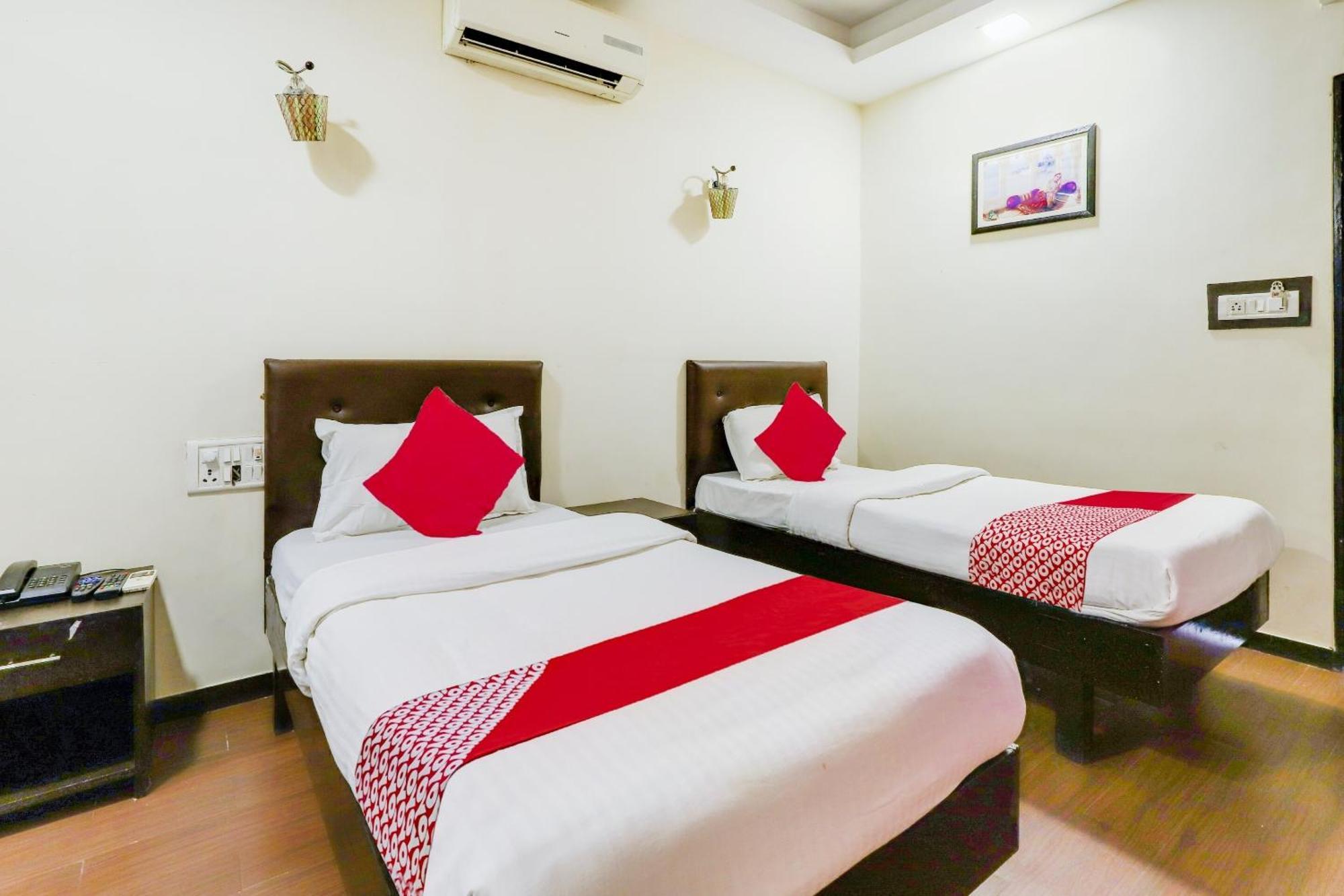 Oyo Hotel Dash Вадодара Экстерьер фото
