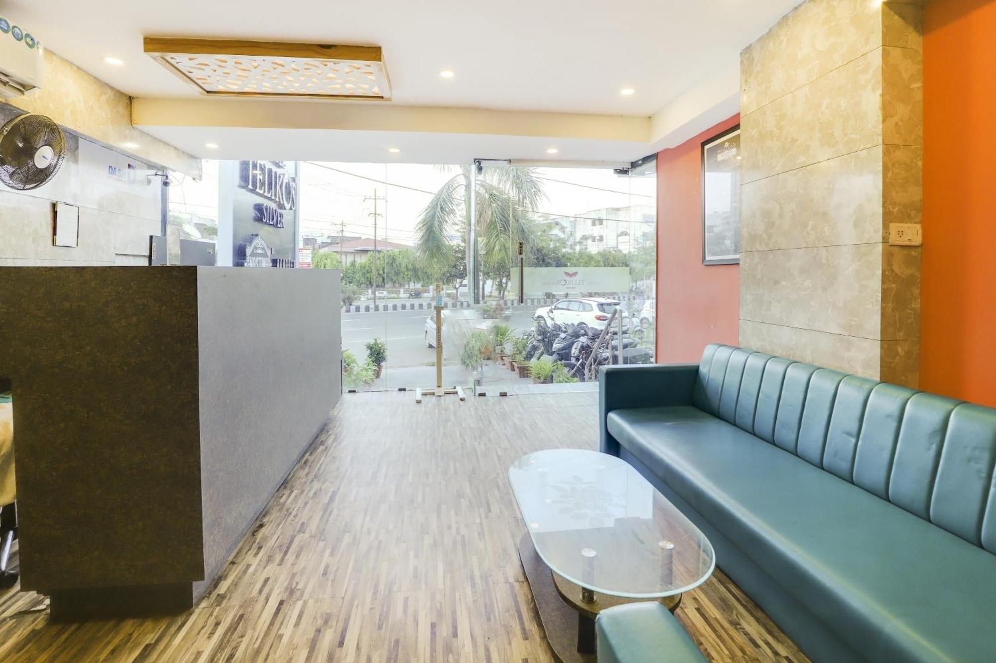 Oyo Hotel Dash Вадодара Экстерьер фото